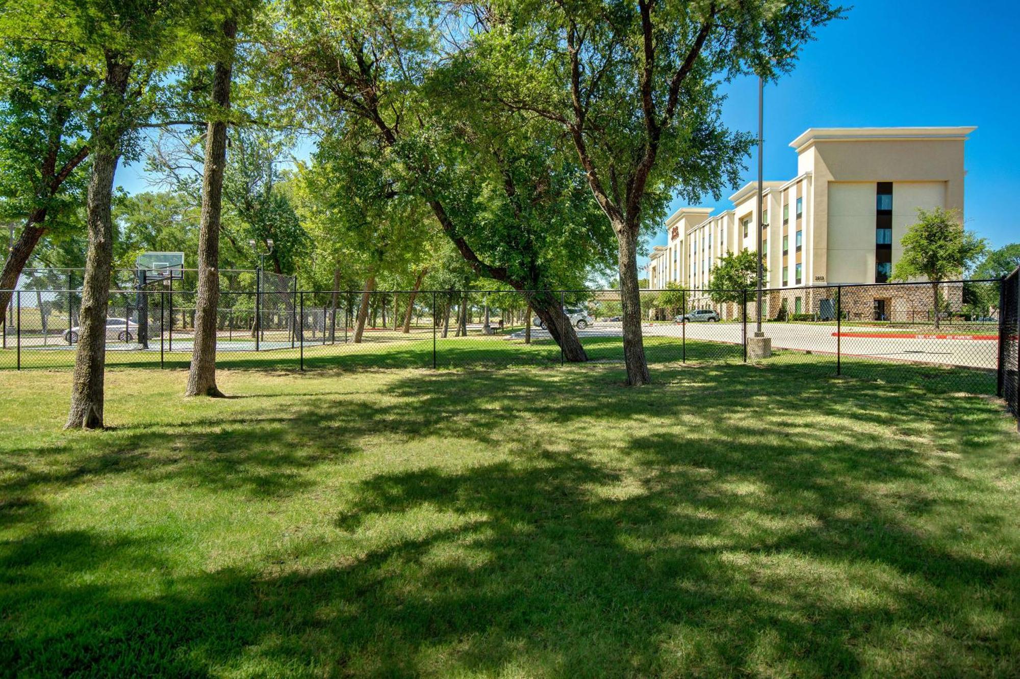 Hampton Inn & Suites Dallas/Plano-East מראה חיצוני תמונה